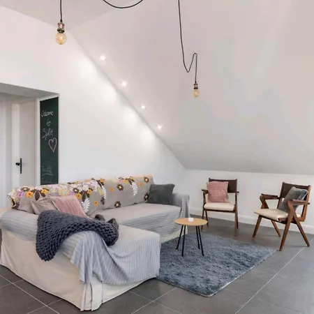 Apartment Just Like This - Cityapartment With Netflix Split