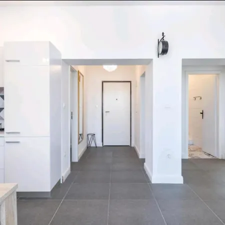 Just Like This - Cityapartment With Netflix Apartment Split