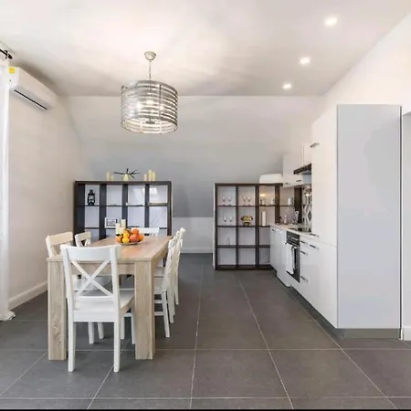 Just Like This - Cityapartment With Netflix * Split