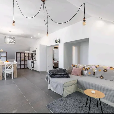 Just Like This - Cityapartment With Netflix *